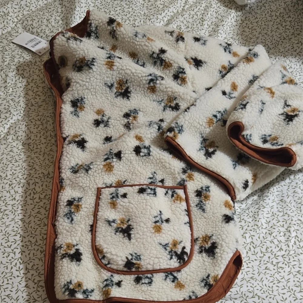 Blu Pepper Cream Sherpa Teddy Jacket with Brown Trim and Black/Gold Accents - Picture 4 of 4